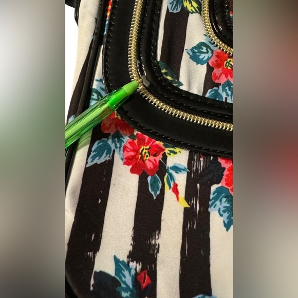 Betsey Johnson Floral Crossbody Bag Purse Striped Black White NWT - Picture 3 of 10